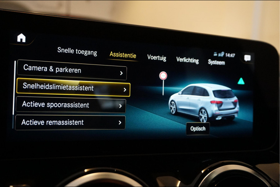 Mercedes-Benz B-Klasse 180 Business Solution Aut7 Night | NAP | Rijkelijk uitgevoerd | Apple Carplay | Camera | Parkeer assistent | Sportinterieur | Cruise + Lane | Sportvelgen | etc