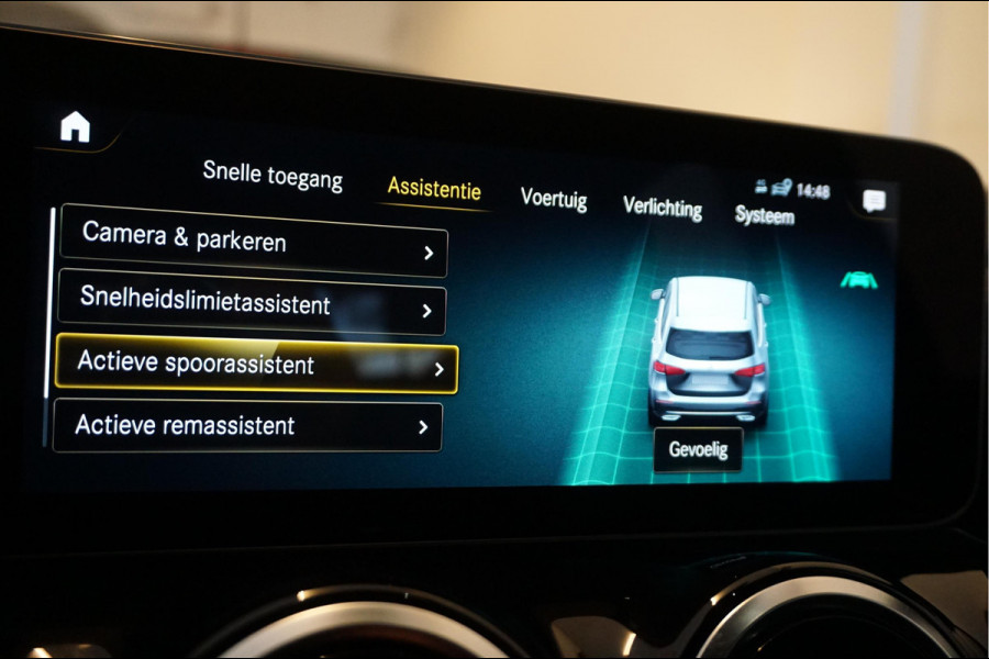 Mercedes-Benz B-Klasse 180 Business Solution Aut7 Night | NAP | Rijkelijk uitgevoerd | Apple Carplay | Camera | Parkeer assistent | Sportinterieur | Cruise + Lane | Sportvelgen | etc