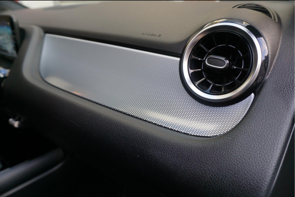 Mercedes-Benz B-Klasse 180 Business Solution Aut7 Night | NAP | Rijkelijk uitgevoerd | Apple Carplay | Camera | Parkeer assistent | Sportinterieur | Cruise + Lane | Sportvelgen | etc