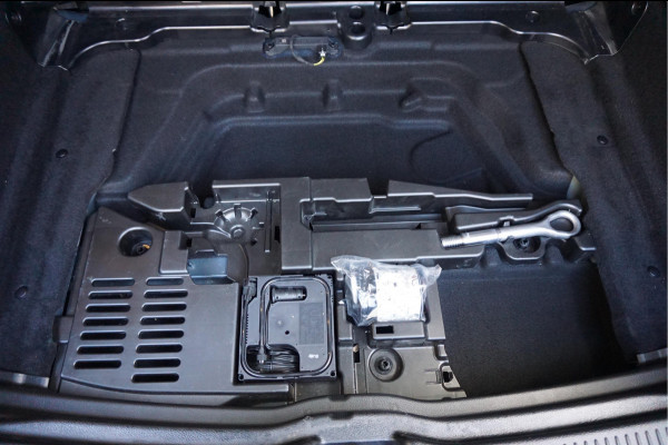 Mercedes-Benz B-Klasse 180 Business Solution Aut7 Night | NAP | Rijkelijk uitgevoerd | Apple Carplay | Camera | Parkeer assistent | Sportinterieur | Cruise + Lane | Sportvelgen | etc