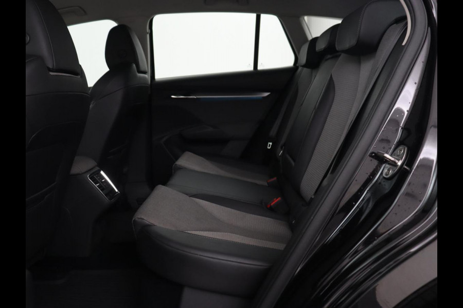 Škoda ENYAQ iV 80 | Trekhaak | Camera | Stuurverwarming | Carplay | Navigatie | 19'' | Full LED | Cruise control | Half leder | Parkeerhulp | Climate control