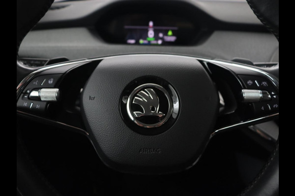 Škoda ENYAQ iV 80 | Trekhaak | Camera | Stuurverwarming | Carplay | Navigatie | 19'' | Full LED | Cruise control | Half leder | Parkeerhulp | Climate control