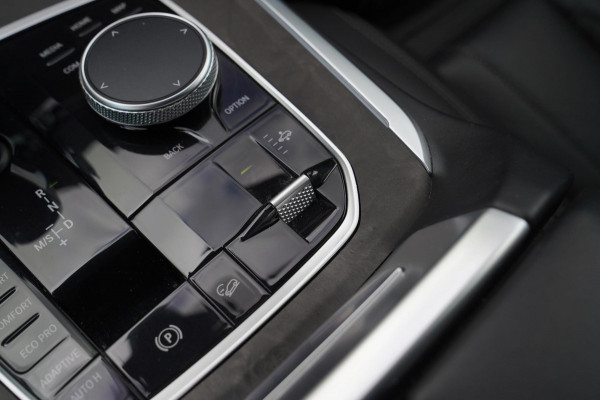 BMW X5 XDrive40i High Executive 7p. | Dealer onderhouden | Luxe leder | AdaptieveCruise | Lane Assist | LED | Starlight | 7 zitter