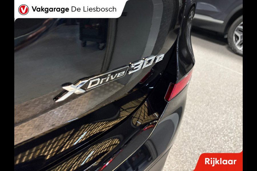 BMW X3 XDrive30e eDrive Edition / Panorama-dak / trekhaak / leder / head-up