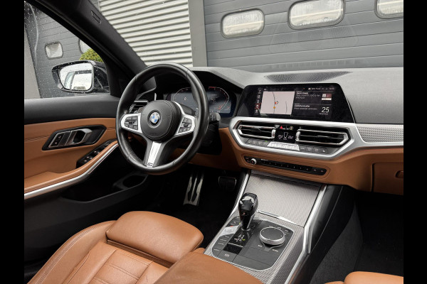BMW 3 Serie Touring 320i High Executive M-Sport | Camera | Navigatie | DAB | 19 Inch Lichtmetalen Velgen | Lederen Bekleding |