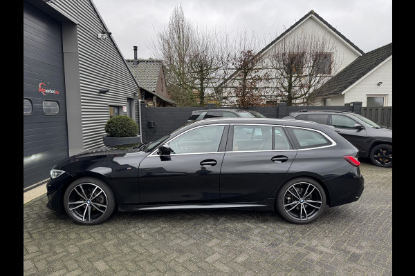 BMW 3 Serie Touring 320i High Executive M-Sport | Camera | Navigatie | DAB | 19 Inch Lichtmetalen Velgen | Lederen Bekleding |