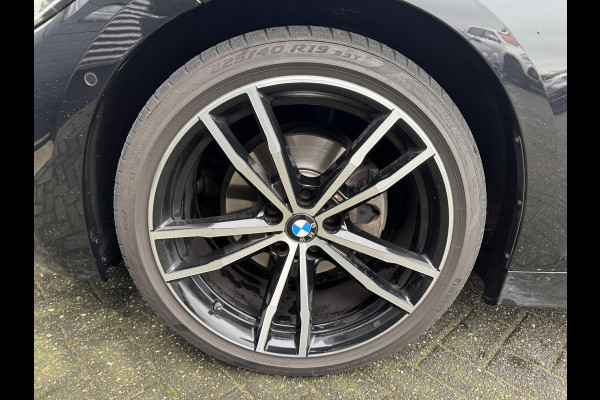 BMW 3 Serie Touring 320i High Executive M-Sport | Camera | Navigatie | DAB | 19 Inch Lichtmetalen Velgen | Lederen Bekleding |