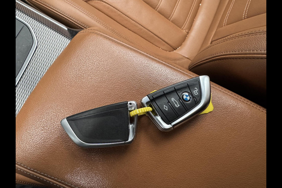 BMW 3 Serie Touring 320i High Executive M-Sport | Camera | Navigatie | DAB | 19 Inch Lichtmetalen Velgen | Lederen Bekleding |