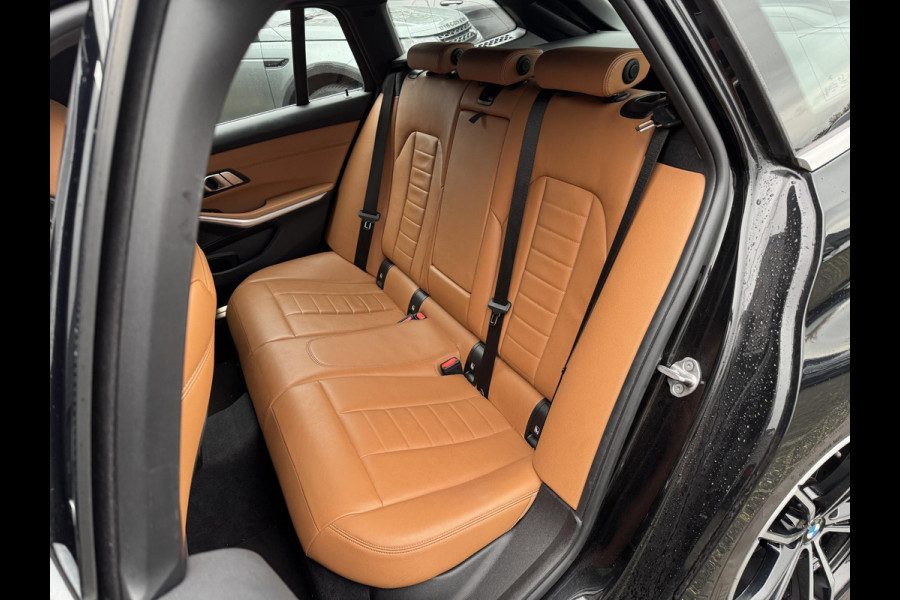 BMW 3 Serie Touring 320i High Executive M-Sport | Camera | Navigatie | DAB | 19 Inch Lichtmetalen Velgen | Lederen Bekleding |