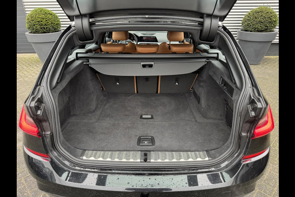 BMW 3 Serie Touring 320i High Executive M-Sport | Camera | Navigatie | DAB | 19 Inch Lichtmetalen Velgen | Lederen Bekleding |