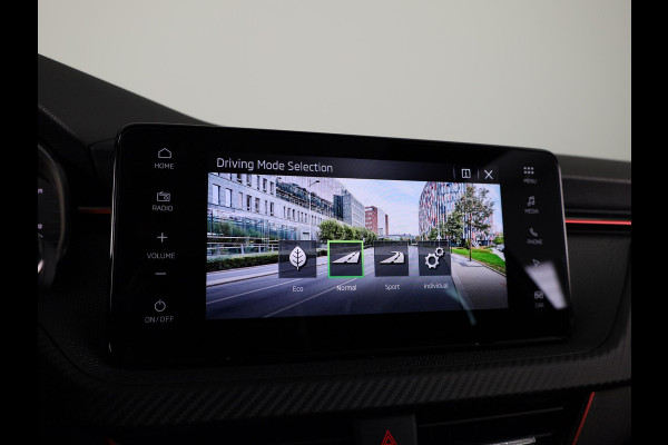 Škoda Kamiq Monte Carlo 1.0 TSI 85 kW / 115 PK SUV 7 versn. DS | Navigatie Pakket | Travel Assist Plus | Mechanisch wegklapbare trekhaak | Winter Pakket | Charging | 18 inch lichtmetalen velgen Ursa Monte Carlo