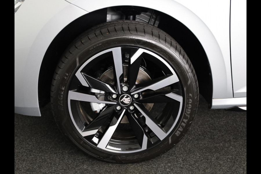 Škoda Kamiq Monte Carlo 1.0 TSI 85 kW / 115 PK SUV 7 versn. DS | Navigatie Pakket | Travel Assist Plus | Mechanisch wegklapbare trekhaak | Winter Pakket | Charging | 18 inch lichtmetalen velgen Ursa Monte Carlo