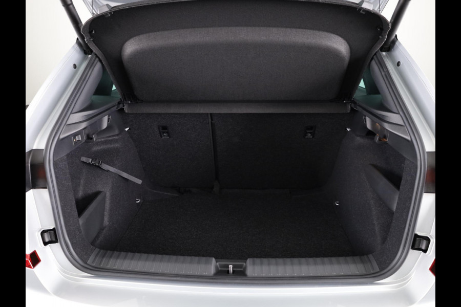 Škoda Kamiq Monte Carlo 1.0 TSI 85 kW / 115 PK SUV 7 versn. DS | Navigatie Pakket | Travel Assist Plus | Mechanisch wegklapbare trekhaak | Winter Pakket | Charging | 18 inch lichtmetalen velgen Ursa Monte Carlo