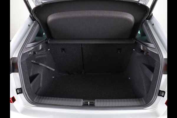 Škoda Kamiq Monte Carlo 1.0 TSI 85 kW / 115 PK SUV 7 versn. DS | Navigatie Pakket | Travel Assist Plus | Mechanisch wegklapbare trekhaak | Winter Pakket | Charging | 18 inch lichtmetalen velgen Ursa Monte Carlo