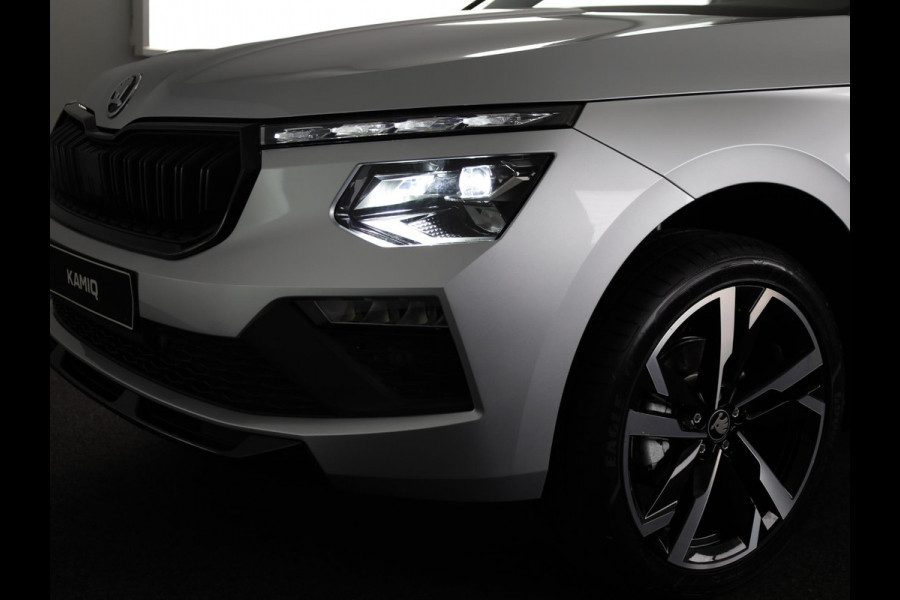 Škoda Kamiq Monte Carlo 1.0 TSI 85 kW / 115 PK SUV 7 versn. DS | Navigatie Pakket | Travel Assist Plus | Mechanisch wegklapbare trekhaak | Winter Pakket | Charging | 18 inch lichtmetalen velgen Ursa Monte Carlo