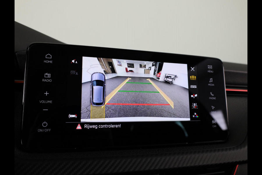 Škoda Kamiq Monte Carlo 1.0 TSI 85 kW / 115 PK SUV 7 versn. DS | Navigatie Pakket | Travel Assist Plus | Mechanisch wegklapbare trekhaak | Winter Pakket | Charging | 18 inch lichtmetalen velgen Ursa Monte Carlo