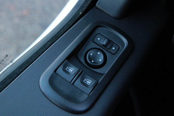 Renault Master T35 2.3 dCi 150PK L2H2 Trekhaak / Camera / App connect / 3 zits