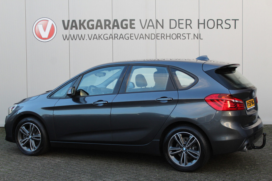 BMW 2 Serie Active Tourer 218i-140pk Executive Edition AUTOMAAT ! Uiterst nette, luxe en goed onderhouden hoogzitter. Autm. airco, metallic lak, trekhaak, cruise control, HUD, LED verl.,