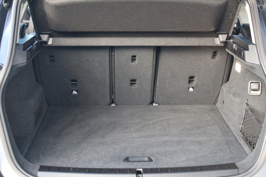 BMW 2 Serie Active Tourer 218i-140pk Executive Edition AUTOMAAT ! Uiterst nette, luxe en goed onderhouden hoogzitter. Autm. airco, metallic lak, trekhaak, cruise control, HUD, LED verl.,