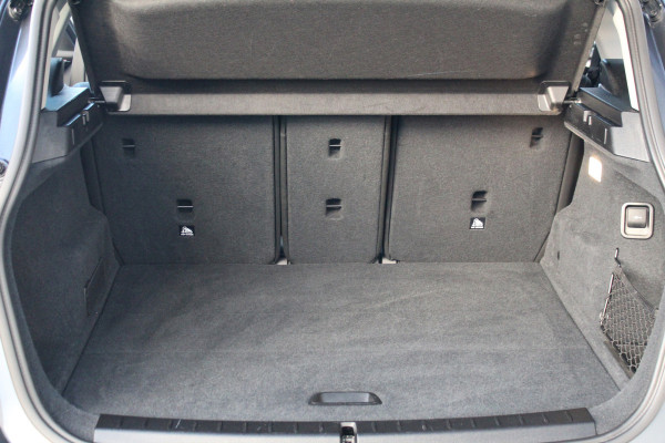 BMW 2 Serie Active Tourer 218i-140pk Executive Edition AUTOMAAT ! Uiterst nette, luxe en goed onderhouden hoogzitter. Autm. airco, metallic lak, trekhaak, cruise control, HUD, LED verl.,