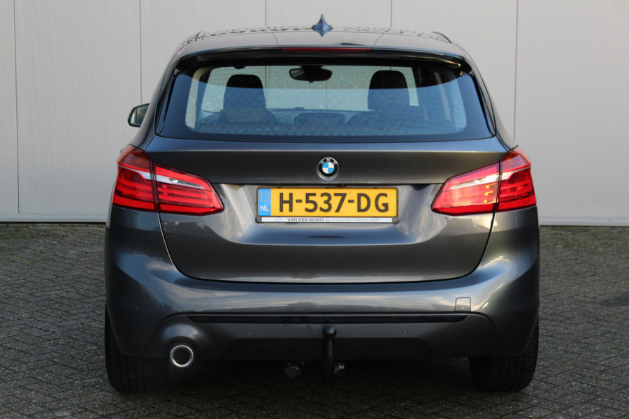BMW 2 Serie Active Tourer 218i-140pk Executive Edition AUTOMAAT ! Uiterst nette, luxe en goed onderhouden hoogzitter. Autm. airco, metallic lak, trekhaak, cruise control, HUD, LED verl.,