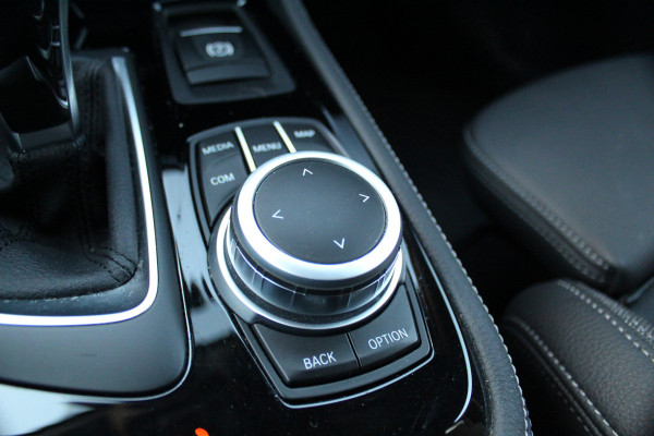 BMW 2 Serie Active Tourer 218i-140pk Executive Edition AUTOMAAT ! Uiterst nette, luxe en goed onderhouden hoogzitter. Autm. airco, metallic lak, trekhaak, cruise control, HUD, LED verl.,