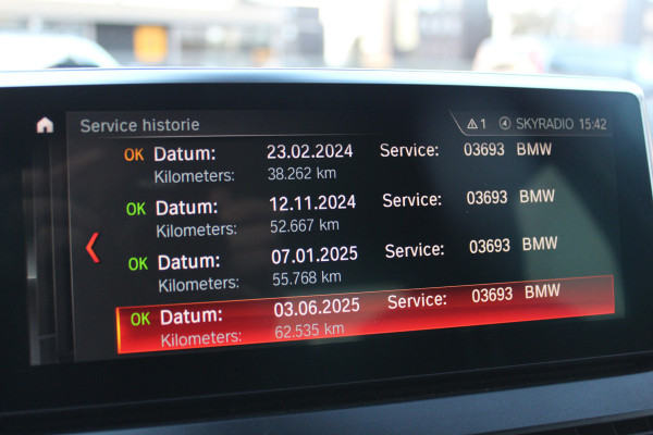 BMW 2 Serie Active Tourer 218i-140pk Executive Edition AUTOMAAT ! Uiterst nette, luxe en goed onderhouden hoogzitter. Autm. airco, metallic lak, trekhaak, cruise control, HUD, LED verl.,