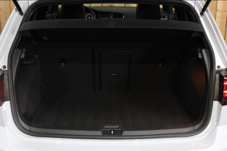 Volkswagen Golf 2.0 TSI 4Motion R *Akra*Pano*DCC*Dynaudio*Camera*leder*