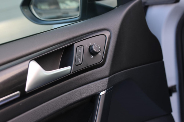 Volkswagen Golf 2.0 TSI 4Motion R *Akra*Pano*DCC*Dynaudio*Camera*leder*