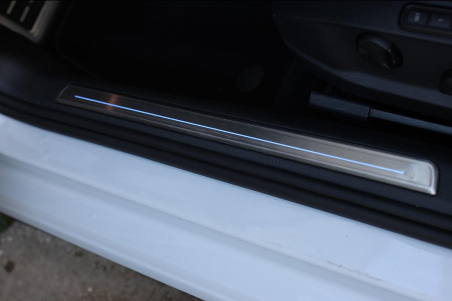 Volkswagen Golf 2.0 TSI 4Motion R *Akra*Pano*DCC*Dynaudio*Camera*leder*