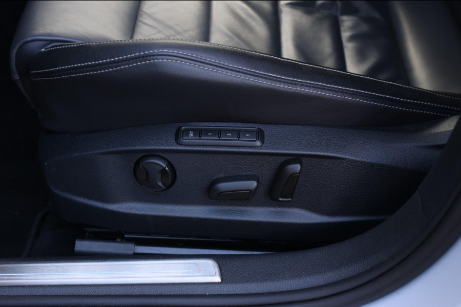 Volkswagen Golf 2.0 TSI 4Motion R *Akra*Pano*DCC*Dynaudio*Camera*leder*