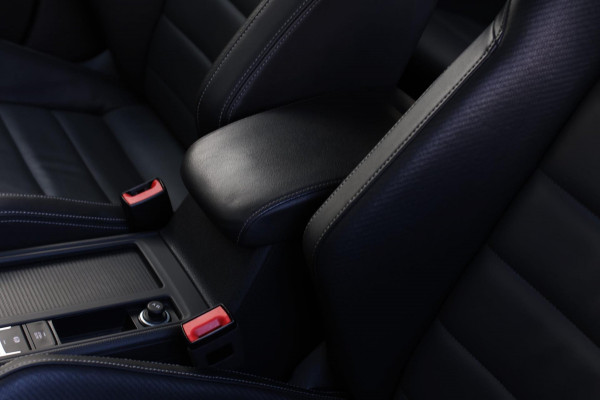 Volkswagen Golf 2.0 TSI 4Motion R *Akra*Pano*DCC*Dynaudio*Camera*leder*