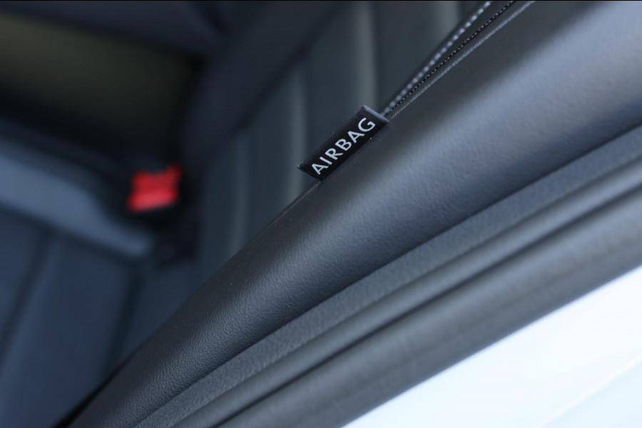 Volkswagen Golf 2.0 TSI 4Motion R *Akra*Pano*DCC*Dynaudio*Camera*leder*