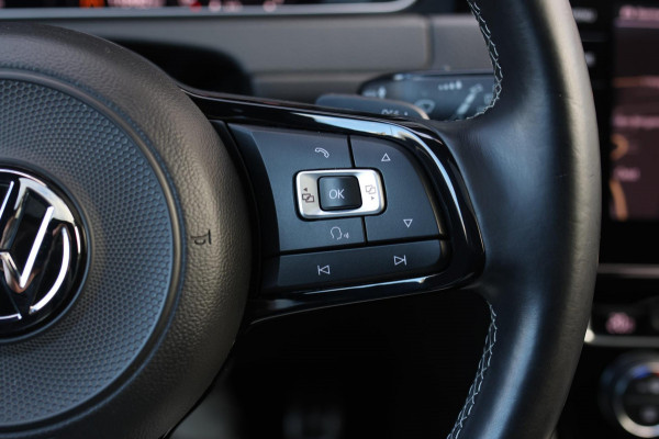 Volkswagen Golf 2.0 TSI 4Motion R *Akra*Pano*DCC*Dynaudio*Camera*leder*