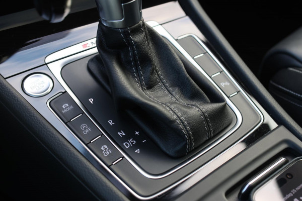 Volkswagen Golf 2.0 TSI 4Motion R *Akra*Pano*DCC*Dynaudio*Camera*leder*