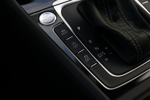 Volkswagen Golf 2.0 TSI 4Motion R *Akra*Pano*DCC*Dynaudio*Camera*leder*