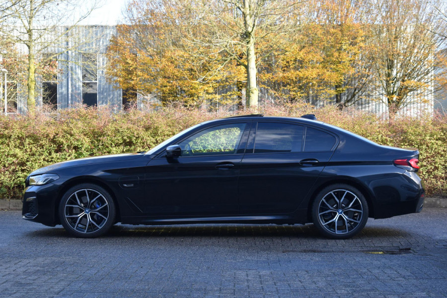 BMW 5 Serie 530e Business Edition Plus M-Pakket HUD Pano Kuipstoelen ACC H&K