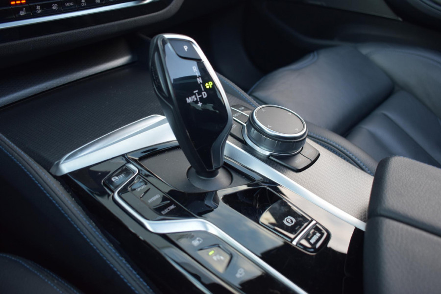 BMW 5 Serie 530e Business Edition Plus M-Pakket HUD Pano Kuipstoelen ACC H&K