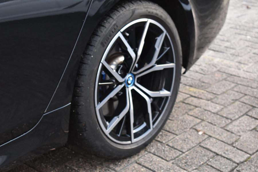 BMW 5 Serie 530e Business Edition Plus M-Pakket HUD Pano Kuipstoelen ACC H&K