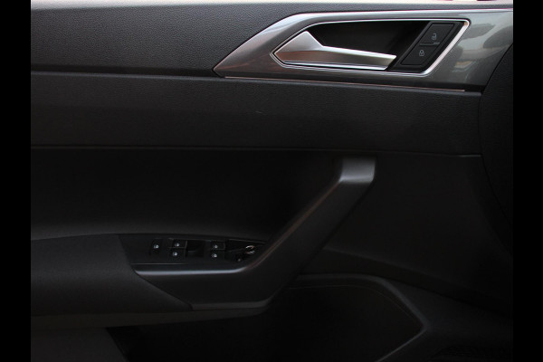 Volkswagen Polo 1.0 TSI 110pk Highline | Navigatie | Apple Carplay/Android Auto | Parkeersensoren | Adaptive cruise control | Stoelverwarming | Getinte ramen | Climatronic
