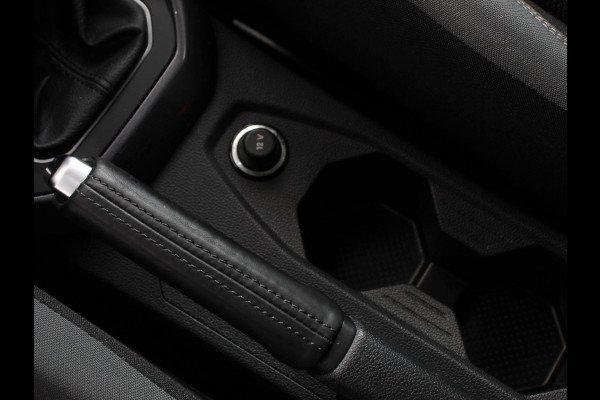 Volkswagen Polo 1.0 TSI 110pk Highline | Navigatie | Apple Carplay/Android Auto | Parkeersensoren | Adaptive cruise control | Stoelverwarming | Getinte ramen | Climatronic