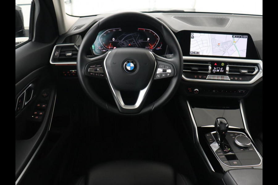 BMW 3-serie 320i Executive | Sport Line | Half leder | Sportstoelen | Carplay | Live Cockpit | Full LED | Navigatie | Parkeerhulp | 18'' | DAB | Climate control | Bluetooth | Cruise control