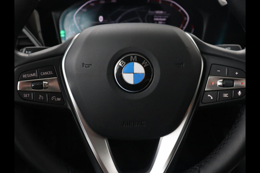 BMW 3-serie 320i Executive | Sport Line | Half leder | Sportstoelen | Carplay | Live Cockpit | Full LED | Navigatie | Parkeerhulp | 18'' | DAB | Climate control | Bluetooth | Cruise control