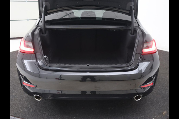BMW 3-serie 320i Executive | Sport Line | Half leder | Sportstoelen | Carplay | Live Cockpit | Full LED | Navigatie | Parkeerhulp | 18'' | DAB | Climate control | Bluetooth | Cruise control