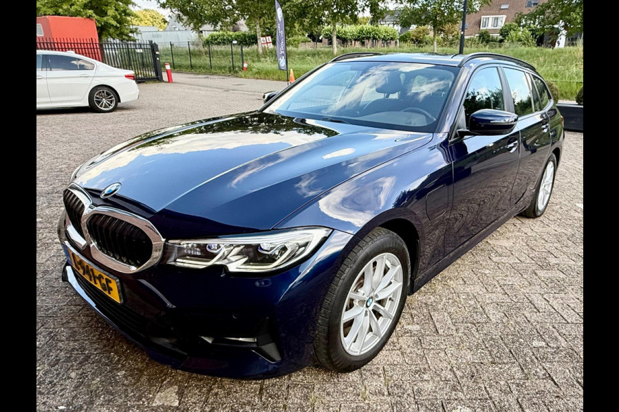 BMW 3 Serie Touring 320e Individual, Laser, Bus. Ed. Plus (NL-auto NAP)