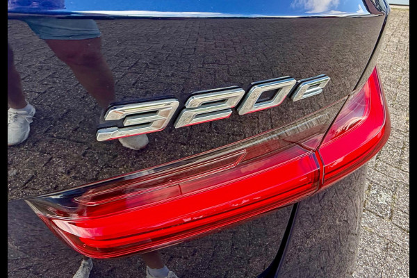 BMW 3 Serie Touring 320e Individual, Laser, Bus. Ed. Plus (NL-auto NAP)