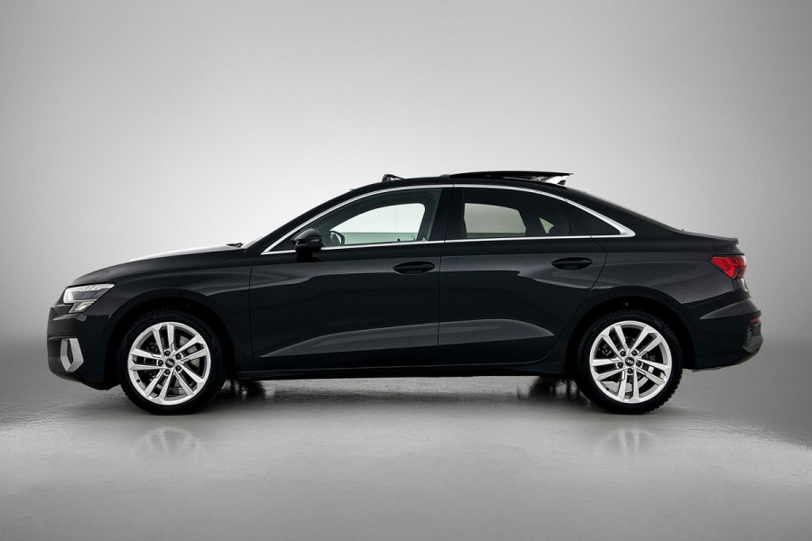 Audi A3 Limousine 30 TFSI Business edition (PANORAMADAK, AFNEEMBARE TREKHAAK, SPORTSTOELEN, 1e EIGENAAR)