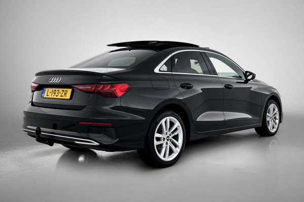 Audi A3 Limousine 30 TFSI Business edition (PANORAMADAK, AFNEEMBARE TREKHAAK, SPORTSTOELEN, 1e EIGENAAR)