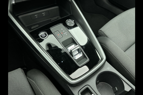 Audi A3 Limousine 30 TFSI Business edition (PANORAMADAK, AFNEEMBARE TREKHAAK, SPORTSTOELEN, 1e EIGENAAR)