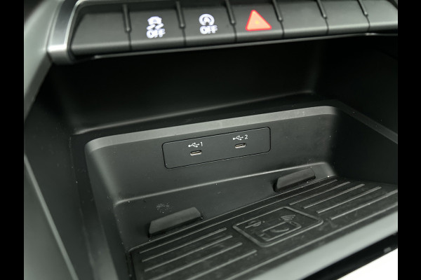 Audi A3 Limousine 30 TFSI Business edition (PANORAMADAK, AFNEEMBARE TREKHAAK, SPORTSTOELEN, 1e EIGENAAR)